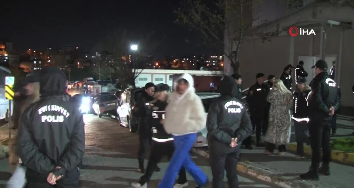 İstanbul'daki uyuşturucu soruşturmasında adliyeye sevk edilen 11 ş&uuml;pheliden 1'i tutuklandı