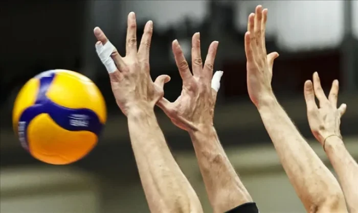 İtalyan voleybolcu Giannelli'den milli oyuncu Efe Mandıracı'ya &ouml;vg&uuml;