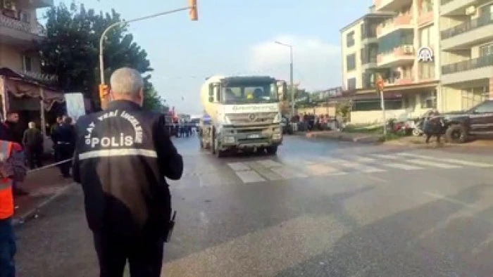 İzmir'de beton mikserinin çarptığı kadın öldü, torunu yaralandı