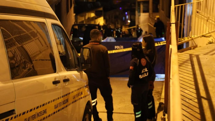 İzmir'de eski eşini &ouml;ld&uuml;ren kişi aynı silahla intihar etti