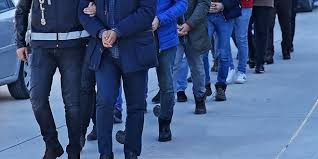 İzmir'de FETÖ operasyonunda 30 şüpheli yakalandı