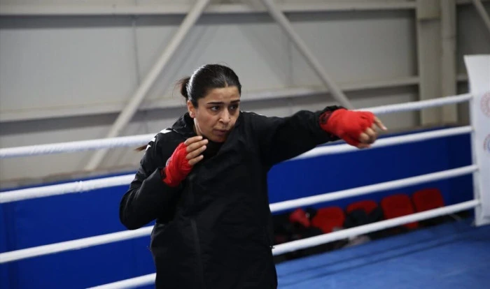 Kadın Boks Milli Takımı'ndan 4 sporcu Azerbaycan'daki turnuvada yumruk sallayacak