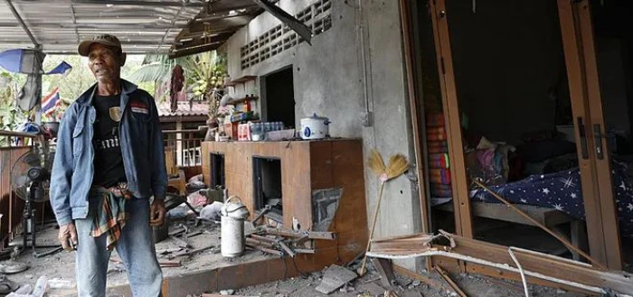 Kamboçya’dan fırlatılan roketler, Tayland’da bir hastanenin yakınına düştü