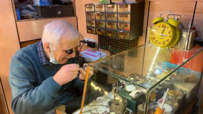 Karabüklü saat tamircisi yarım asırdır saatleri ayarlıyor