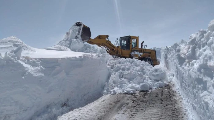 Kardan kapanan Kağızman-Ağrı kara yolu ulaşıma a&ccedil;ıldı