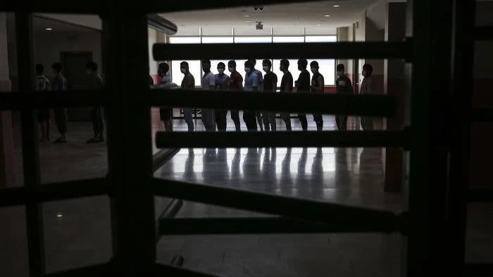 Kayseri'de bir kişi eşiyle konuşmak için gittiği binada görevlinin karısını öldürdü