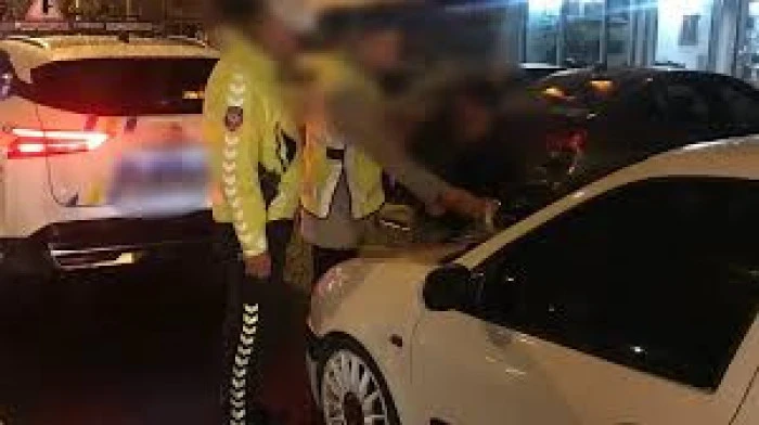 Kayseri'de trafiği tehlikeye düşüren 2 sürücüye 64 bin 926 lira ceza kesildi