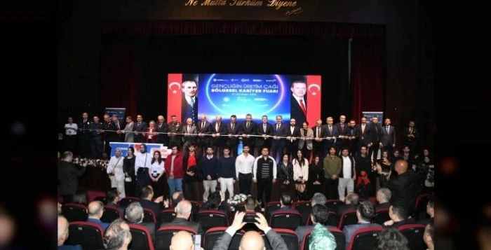 Konya'da "Gen&ccedil;liğin &Uuml;retim &Ccedil;ağı B&ouml;lgesel Kariyer Fuarı" başladı