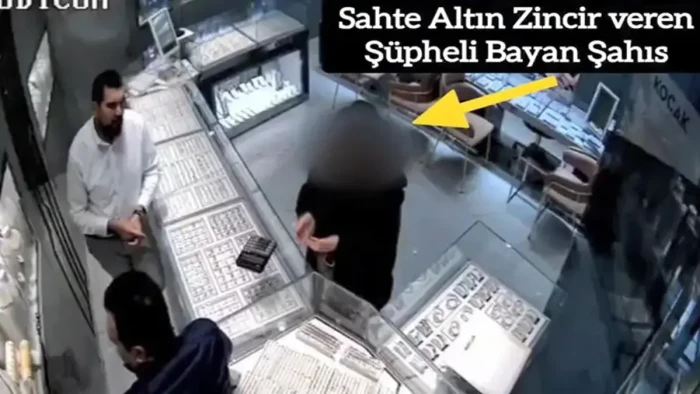 K&uuml;&ccedil;&uuml;k&ccedil;ekmece'de kuyumcuya sahte altın sattıkları iddia edilen 2 zanlı yakalandı