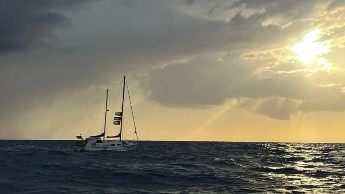 K&uuml;resel Sumud Filosu, Akdeniz'de uluslararası sulardaki 11 gemisiyle irtibatın koptuğunu a&ccedil;ıklarken gemideki bazı aktivistler İsrail'in yasa dışı m&uuml;dahalesinin başladığını bildirdi