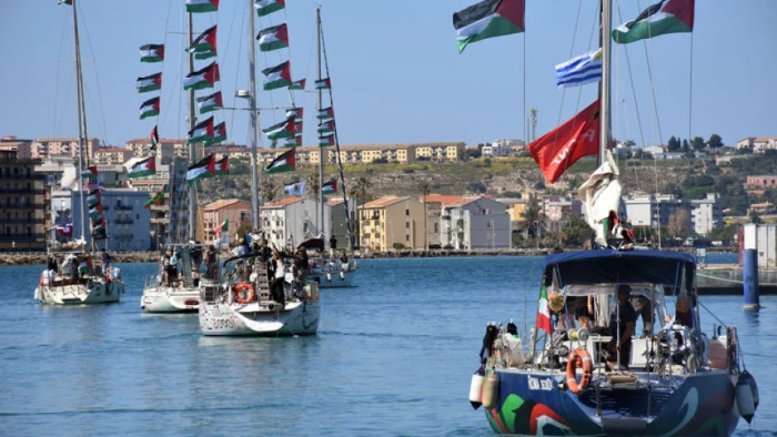 K&uuml;resel Sumud Filosu, Akdeniz'deki uluslararası sularda İsrail'in yasa dışı m&uuml;dahalesinin ardından irtibatın koptuğu tekne sayısının 18'e y&uuml;kseldiğini bildirdi