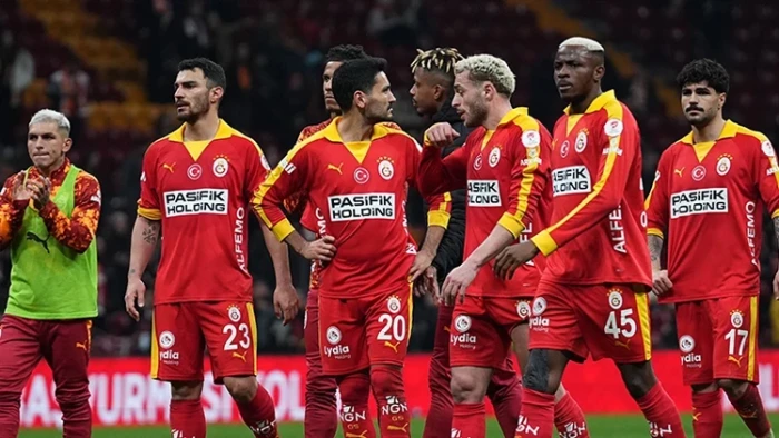 Lider Galatasaray, şampiyonluk yarışındaki kritik derbide yarın Fenerbah&ccedil;e'yi ağırlayacak