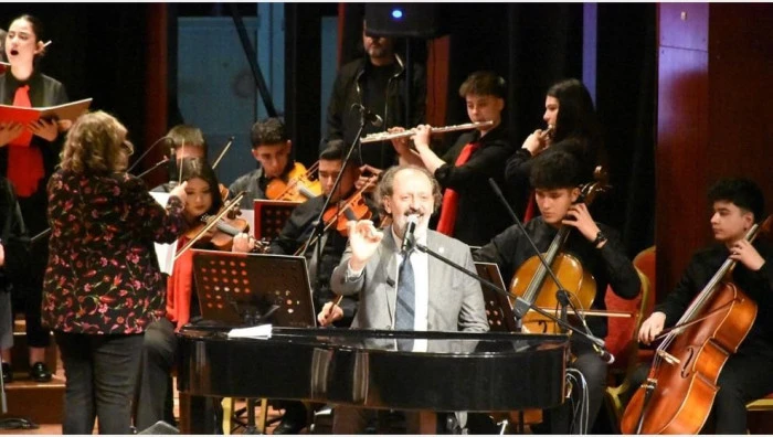 Malatya'da lise &ouml;ğrencileri konser verdi