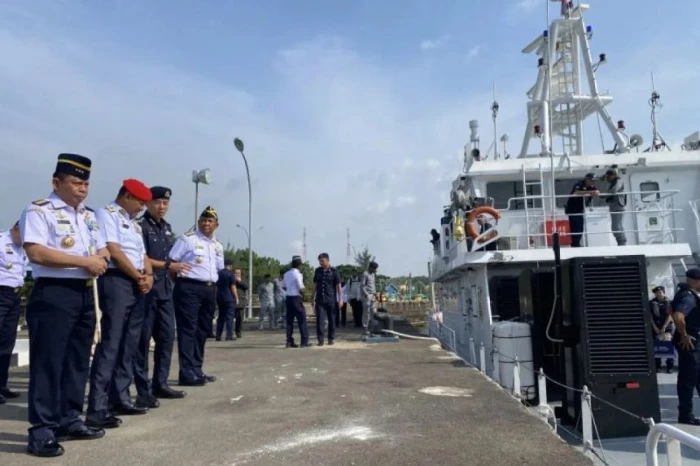 Malezya, Endonezya ve Singapur, Malakka ile Singapur boğazlarını a&ccedil;ık tutmakta anlaştı