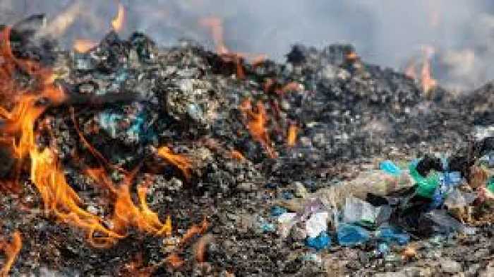 Mangal sonrasında yakılan plastik atıklar, toprak kalitesinin de bozulmasına yol açıyor