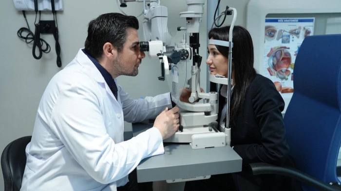 Medipol'den kontakt lens kullananlara "enfeksiyon" uyarısı