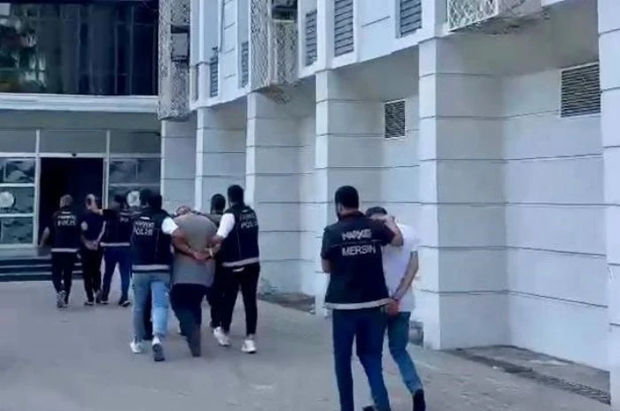 Mersin'de firari h&uuml;k&uuml;ml&uuml; saklandığı &ccedil;adırda dron destekli operasyonla yakalandı