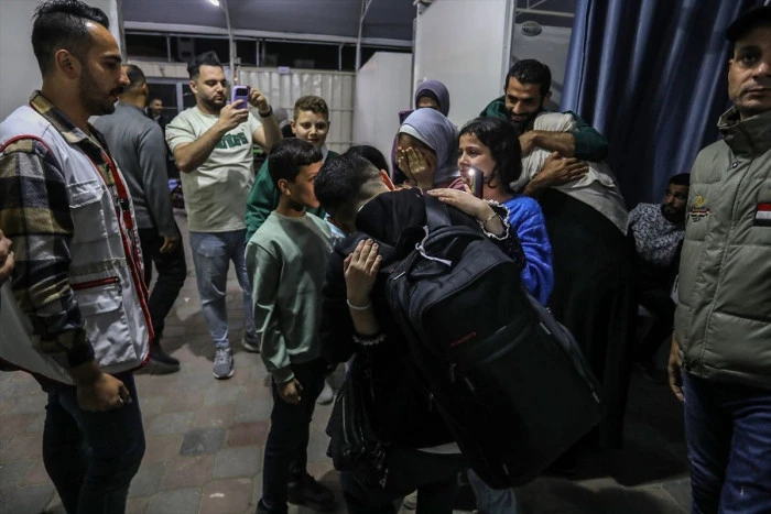 Mısır'da tedavisi tamamlanan 114 yaralı ve refakat&ccedil;i Refah Sınır Kapısı'ndan Gazze'ye d&ouml;nd&uuml;