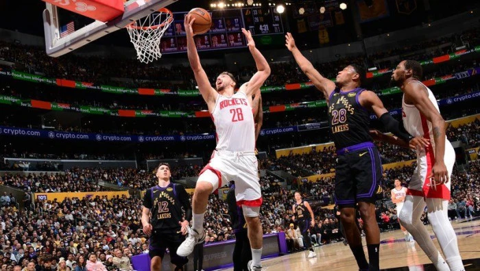 NBA play-off'larında Rockets, Alperen Şeng&uuml;n'&uuml;n 19 sayı attığı ma&ccedil;ta Lakers'ı yendi