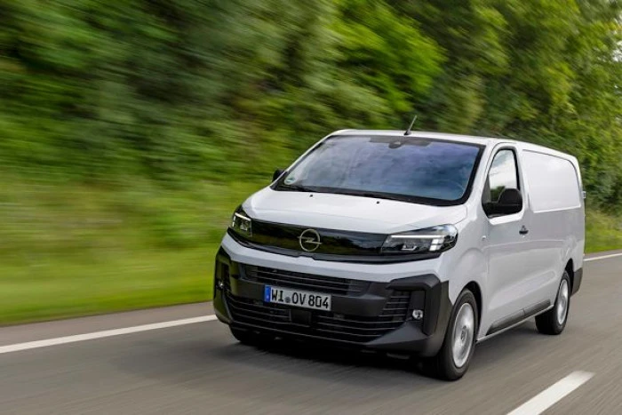 Opel'in Zafira ve Vivaro modelleri satışa sunuldu