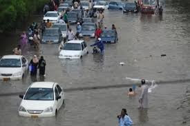 Pakistan'da şiddetli yağış ve yıldırım isabet etmesi sonucu ölenlerin sayısı 63'e çıktı