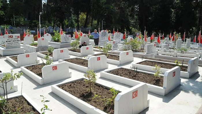 Ramazan Bayramı &ouml;ncesi 81 ildeki şehitliklerde bakım &ccedil;alışması başlatıldı