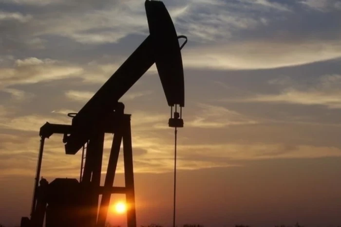 Rus petrol&uuml;nde indirimin azaldığı, bazı g&uuml;zergahlarda primli satıldığı a&ccedil;ıklandı