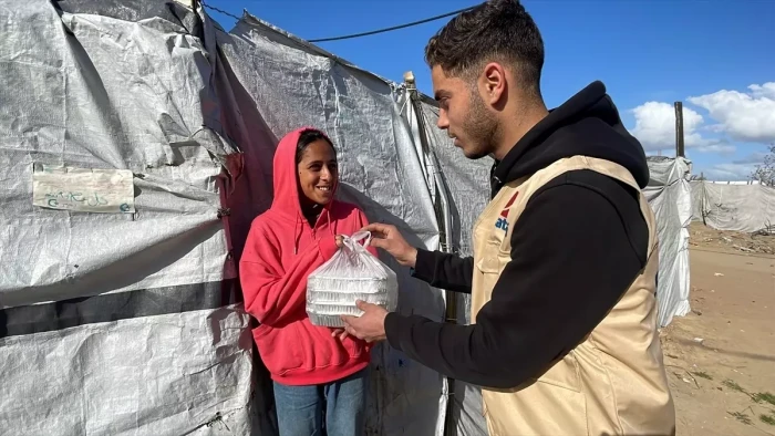 Sadakataşı Derneği, Gazze&rsquo;de 5 bin kişiye iftar verdi