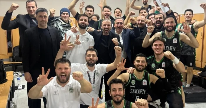 Sakarya B&uuml;y&uuml;kşehir İzmir&rsquo;den de galip d&ouml;nd&uuml;
