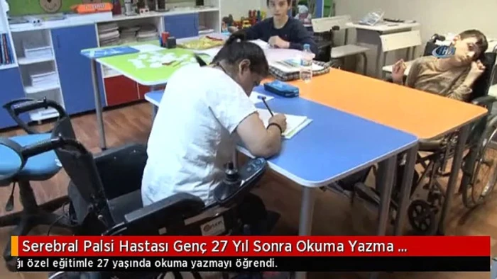 Serebral palsili 7 yaşındaki Hüseyin, okuma yazmayı hastane sınıfında öğrendi