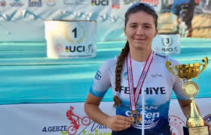 Team Akfen İnşaat sporcusu Ekin Ereke'den &ccedil;ifte madalya