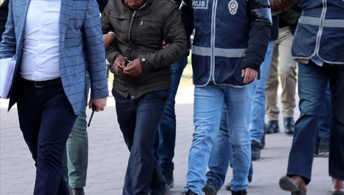 "Tefecilik" ve "nitelikli yağma" yapan su&ccedil; &ouml;rg&uuml;t&uuml;ne y&ouml;nelik operasyonda 18 kişi tutuklandı