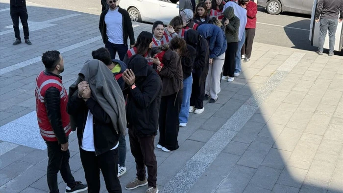 Tekirdağ merkezli dolandırıcılık operasyonunda yakalanan 11 ş&uuml;pheli tutuklandı