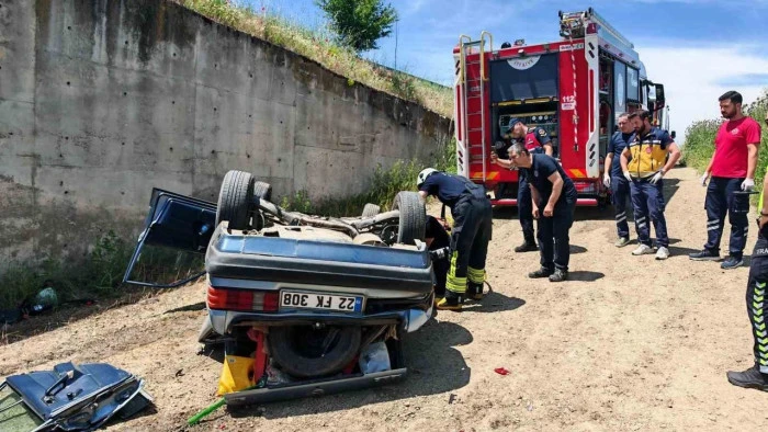 Tekirdağ'da menfeze d&uuml;şen otomobilin s&uuml;r&uuml;c&uuml;s&uuml; &ouml;ld&uuml;
