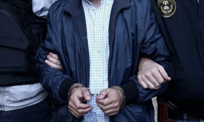 Tekirdağ'da uyuşturucu ve silah ka&ccedil;ak&ccedil;ılığı operasyonlarında 13 zanlı tutuklandı