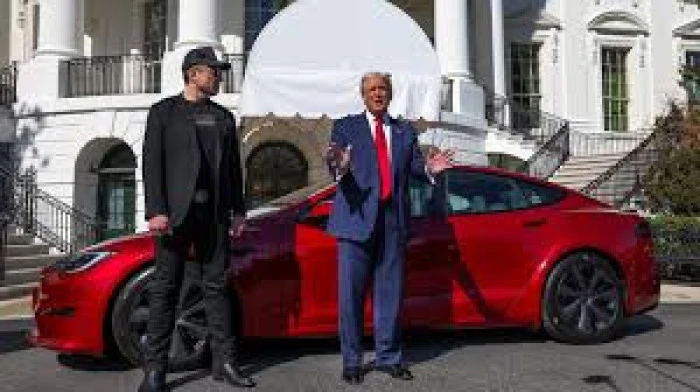 Tesla hisseleri, Trump ile Musk arasındaki gerilimin tırmanmasıyla düştü