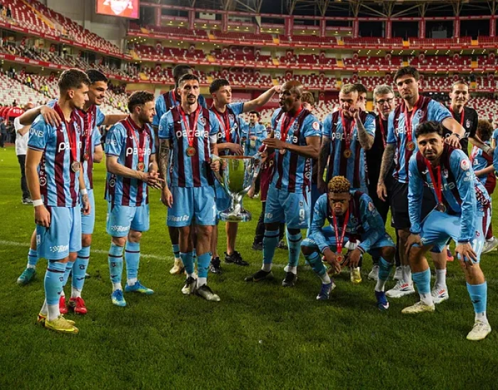 Trabzonsporlu futbolcular, kupa şampiyonluğunu değerlendirdi: