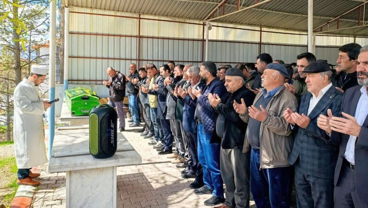 Trafik kazasında hayatını kaybeden maden iş&ccedil;isi Malatya'da toprağa verildi