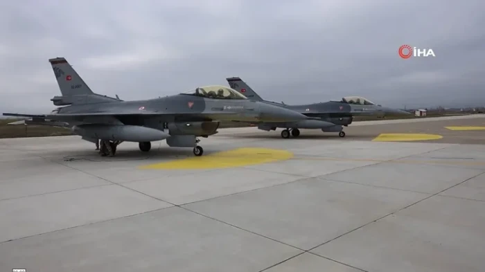 T&uuml;rk Hava Kuvvetlerinden Karadeniz &uuml;zerinde eğitim u&ccedil;uşu