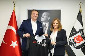 Türkiye Yelken Federasyonu Başkanı Özlem Akdurak'tan Beşiktaş Kulübüne ziyaret