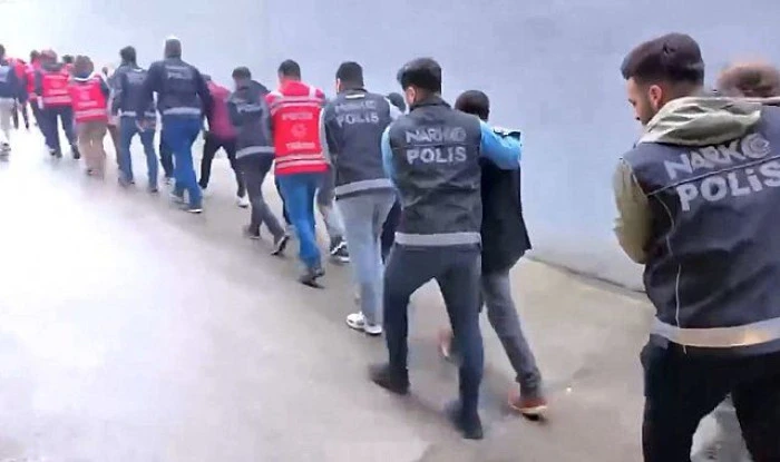 Uyuşturucu satıcılarına y&ouml;nelik operasyonlarda 381 ş&uuml;pheli tutuklandı