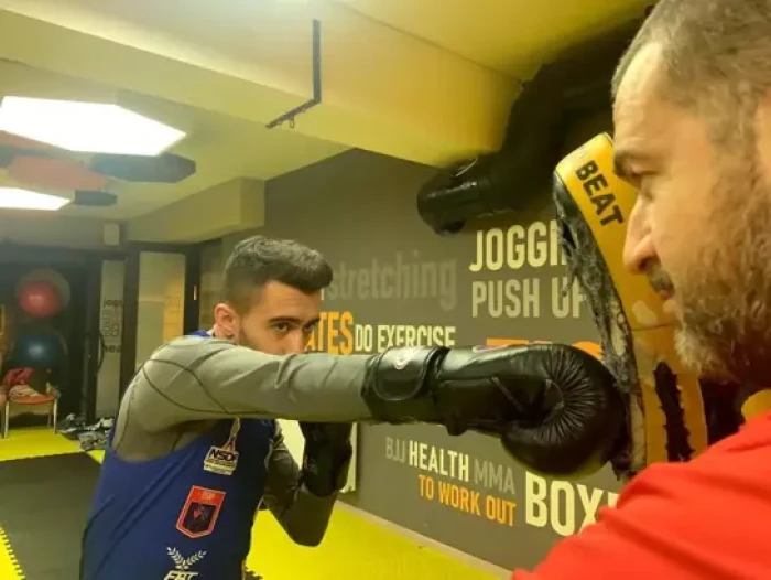 Uyuşturucu tehlikesinden uzak durmak için başladığı muaythaide dünya şampiyonu oldu