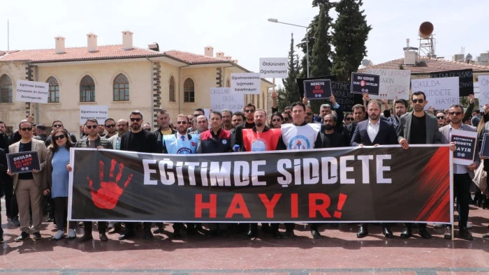 Van, Hakkari, Bitlis ve Muş'ta Siverek'teki okula saldırı protesto edildi