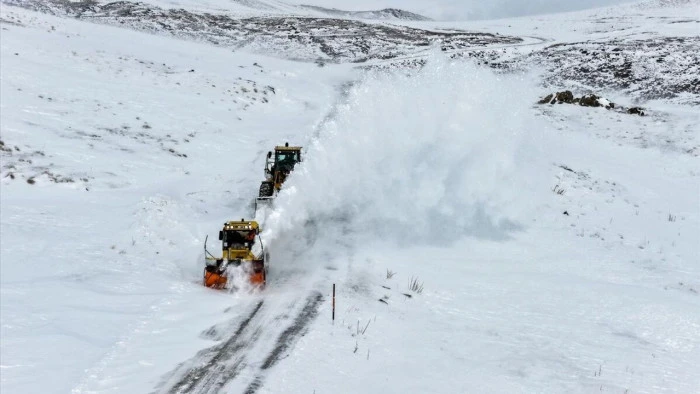 Van, Hakkari, Muş ve Bitlis'te 118 yerleşim yerine ulaşım sağlanamıyor