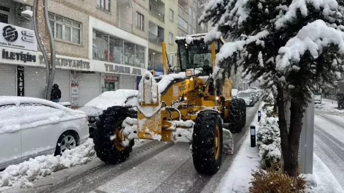 Van ve Hakkari'de 82 yerleşim yerinin yolu ulaşıma kapandı