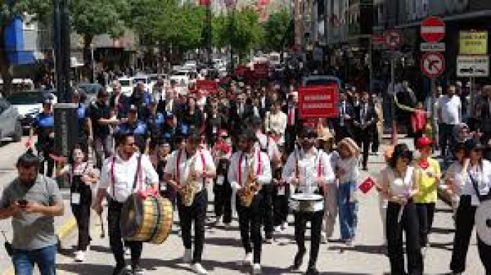 Van'da "22. Akdamar Çocuk ve Gençlik Tiyatroları Şenliği" sona erdi