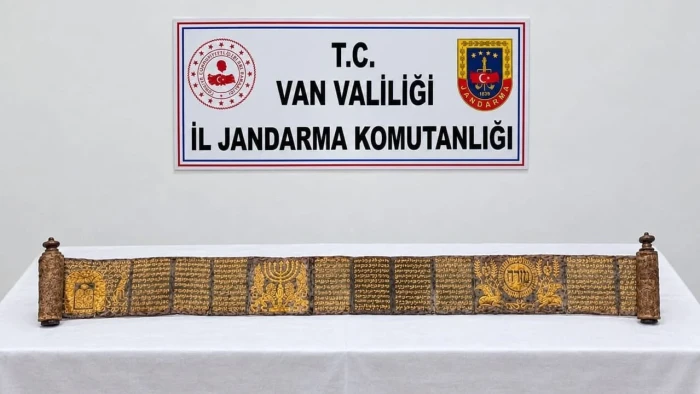 Van'da Tevrat olduğu değerlendirilen tarihi eser ele ge&ccedil;irildi