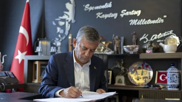 Yeni Parti Genel Başkanı &Ouml;zel, Meclis'te gazetecilerin sorularını yanıtladı: