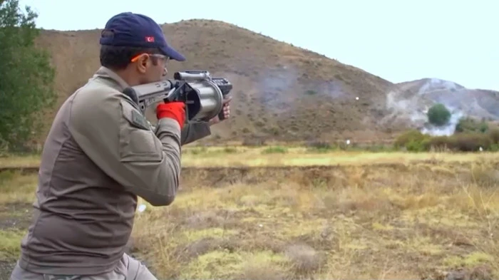 Yerli bombaatarlar sınırları aştı