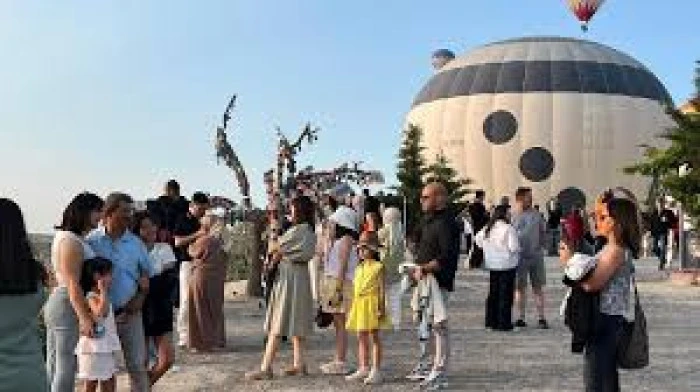 Yerli turistler Kurban Bayramı tatilinde Kapadokya'daki turizm merkezlerini doldurdu